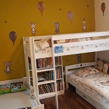 וילה Charming Family House With Garden Near Prague